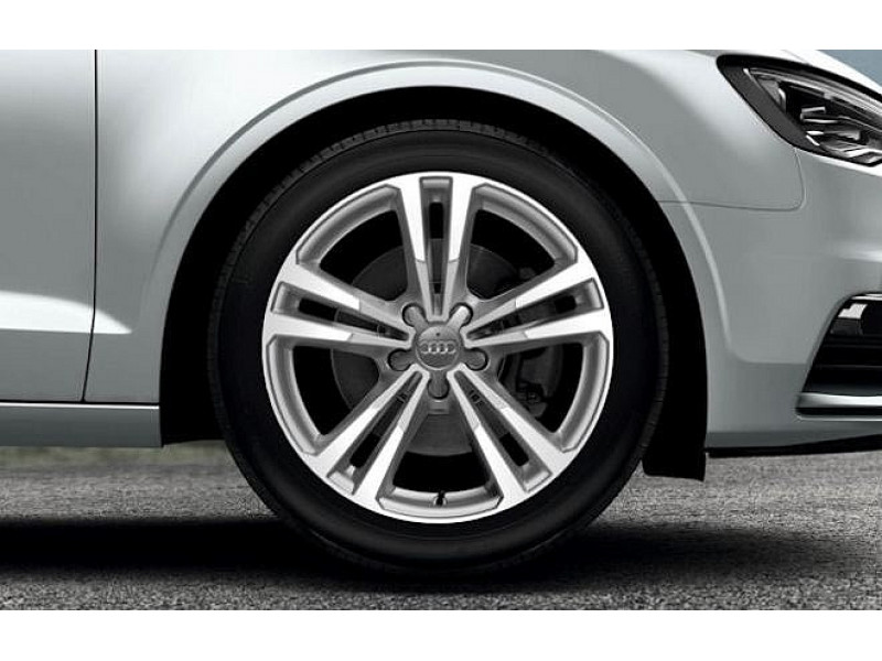 Колеса в сборе Audi A3 S3 R18 (диски оригинал и летняя резина)