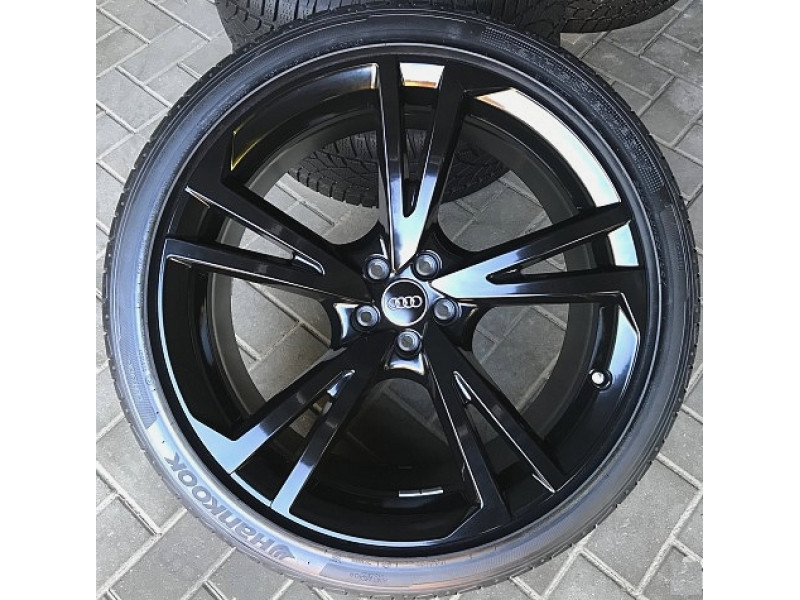 Черные колеса в сборе Audi Q7 4M R22 (диски оригинал и летняя резина)