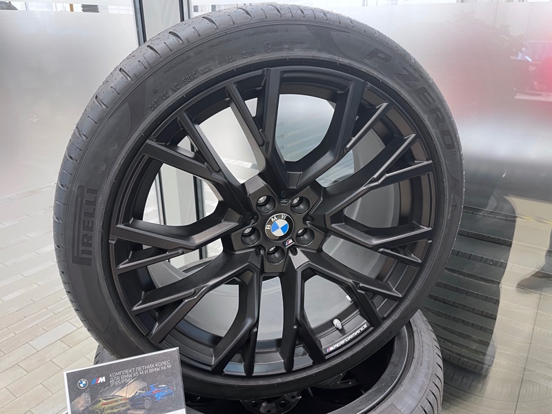 Летние шины BMW  X5M F95 и X6M F96 (резина и диски R21/22) Star Spoke 809M Performance