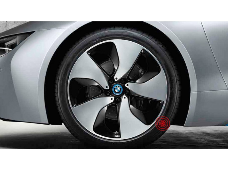 Зимние шины BMW i8 в сборе с дисками