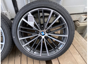 Колеса летние BMW 5 G30 и G31 (резина и диски R19) V-Spoke 635