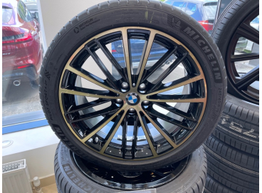 Летние колеса BMW 5 G30 и G31 R19 V-Spoke 635 Night Gold