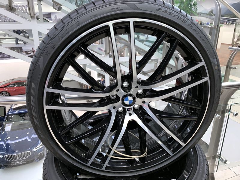 Летние шины BMW 7 G11 и 6 G32 (резина и диски R21) Double Spoke 650M Performance