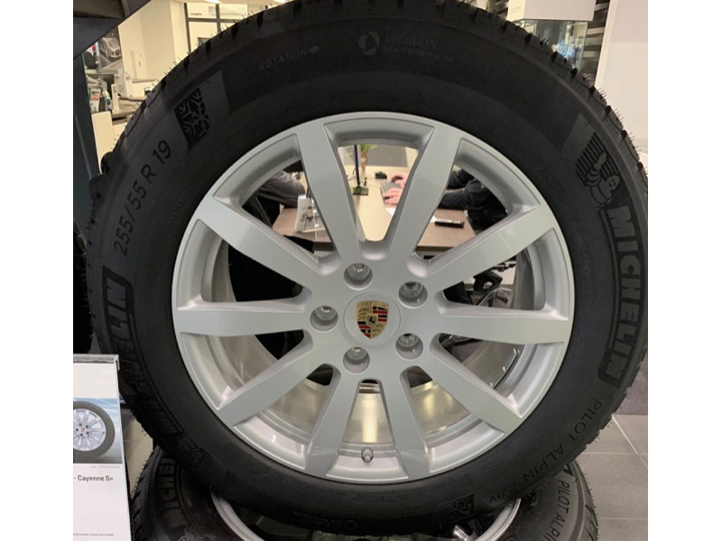 Зимние шины Porsche Cayenne (резина и диски R19)