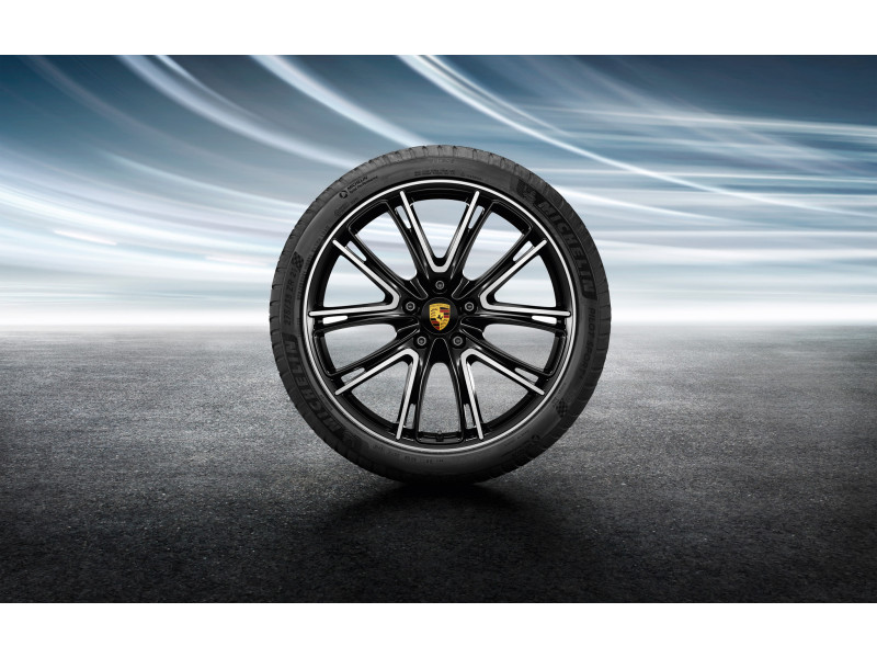 Черные колеса на лето Porsche Panamera (резина и диски R21)