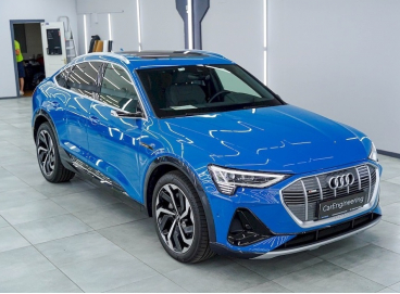 Оклейка Audi E-tron пленкой