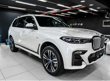 Оклейка BMW X7 пленкой 