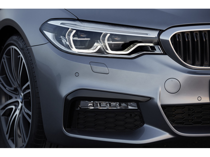 LED светодиодные фары BMW 5 G30