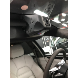 Штатный видеорегистратор Porsche Macan