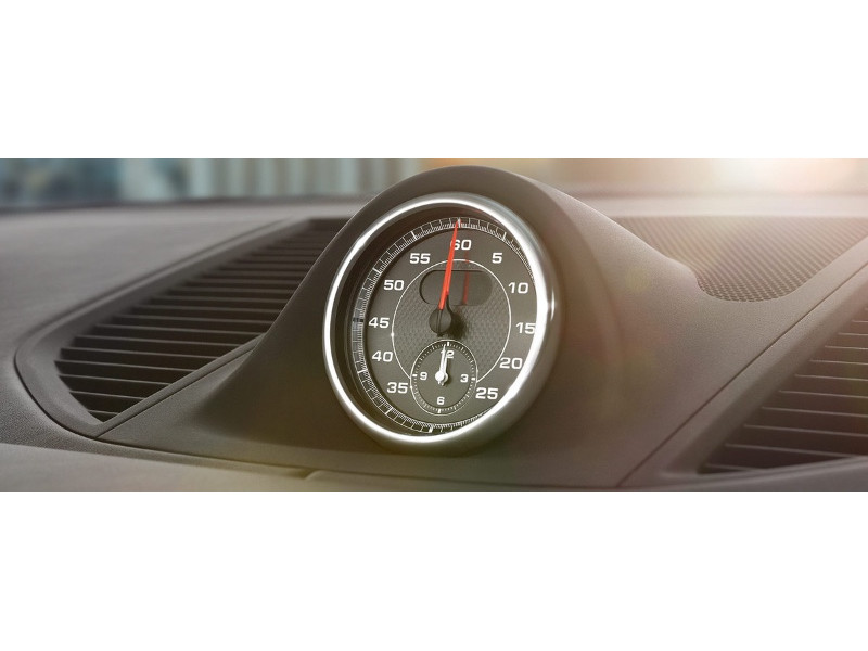 Часы или хронограф в передней панели Porsche Macan (Порш Макан)