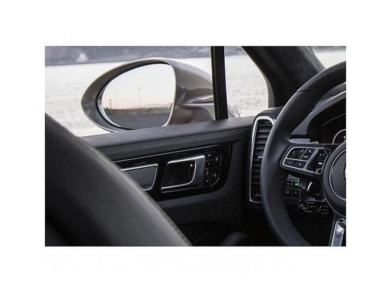 Опция автоматически затемняющихся боковых зеркал Porsche Cayenne (Порш Кайен)