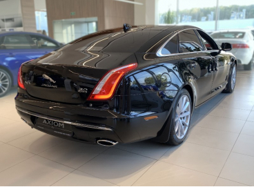 Штатный видеорегистратор Jaguar XJ