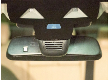 Штатный видеорегистратор AXIOM Wi-Fi на Jaguar XE