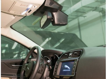 Штатный видеорегистратор AXIOM Wi-Fi на Jaguar XF