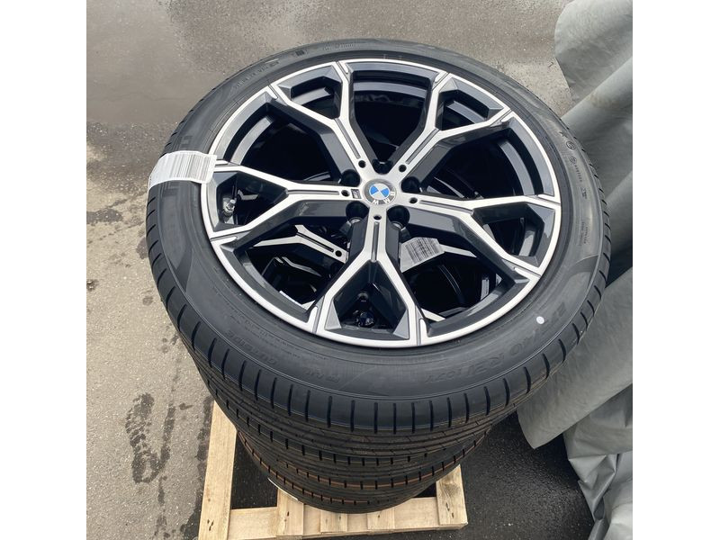 Колеса на лето BMW X5 G05 и X6 G06 (резина и диски R21) Y-spoke 741M