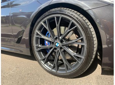 Летние колеса BMW 5 G30 (резина и серые диски R20 Double Spoke 669M Performance)