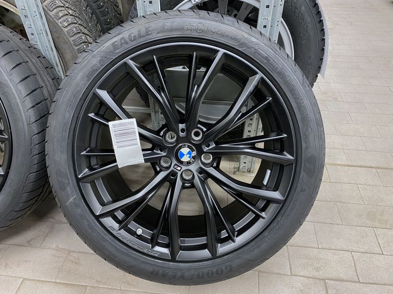 Летние шины BMW 5 G30 и G31 (резина и диски R19) Double Spoke 786M Perfomance