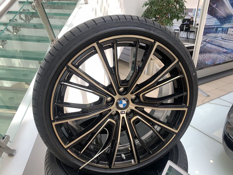 Летние колеса в сборе BMW 5 G30 (резина и диски R20) Multi Spoke 732M Performance