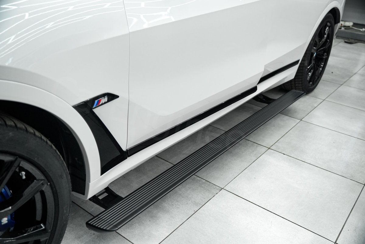 Электрические пороги для BMW G07 после установки Электрические пороги для BMW G07 после установки