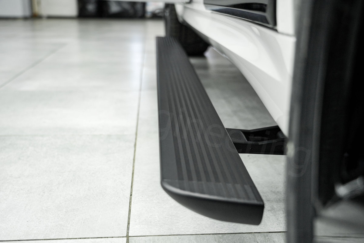 Электрические пороги для BMW G07 после установки Электрические пороги для BMW G07 после установки