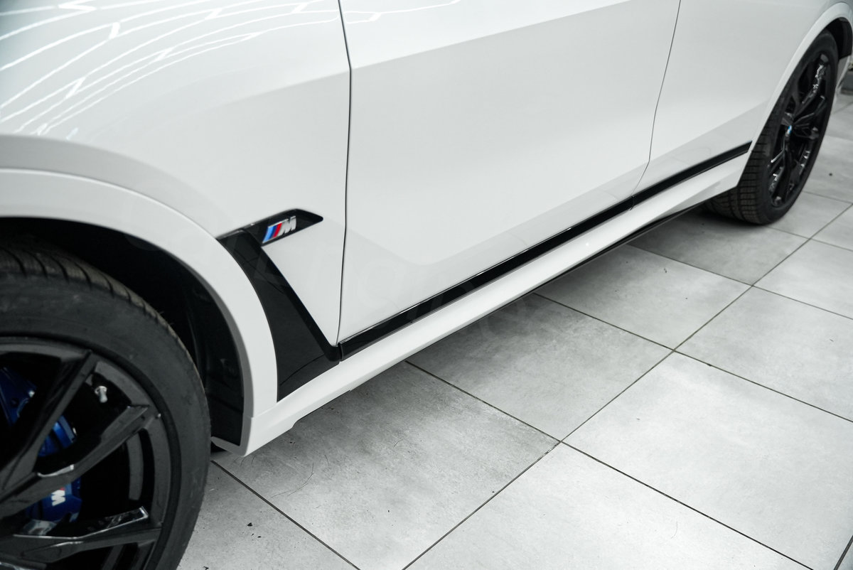 Электрические пороги для BMW G07 до установки Электрические пороги для BMW G07 до установки