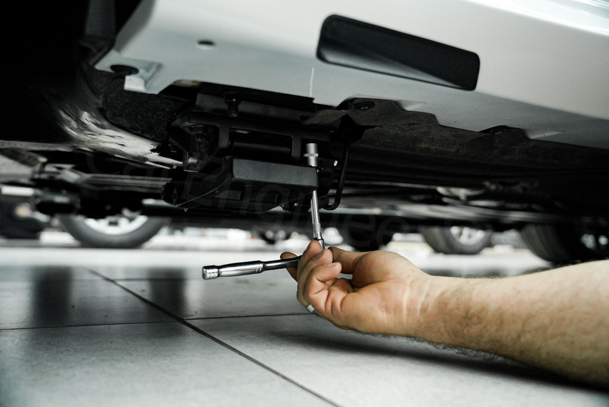 Установка подножки на БМВ Х7 в студии КарИнжиниринг Установка подножки на БМВ Х7 в студии КарИнжиниринг