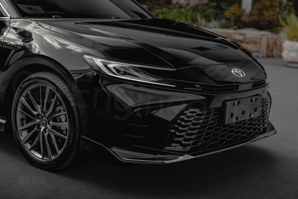 Передняя часть автомобиля Toyota Camry после полной оклейки пленкой    