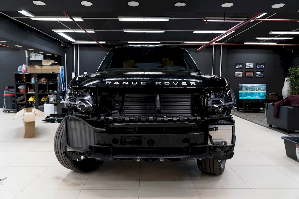 Подготовка перед анесением антигравийной пленки Range Rover 