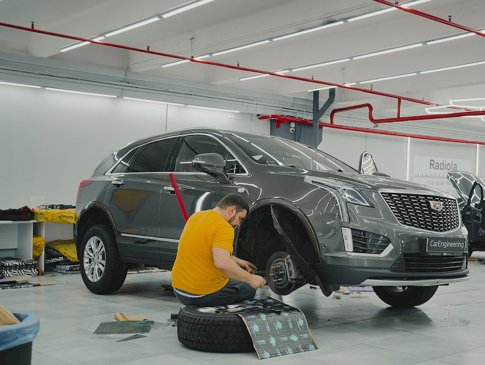 Выполнение полной шумоизоляции Cadillac XT5 